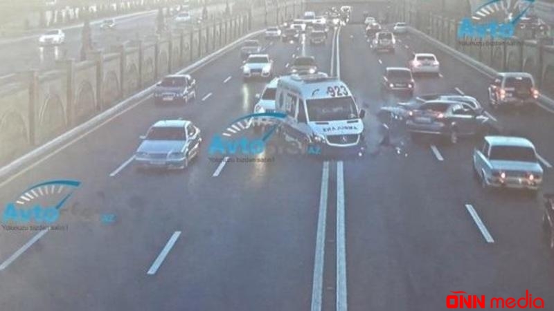 Təcili yardım maşını QORXUNC QƏZA TÖRƏTDİ - VİDEO