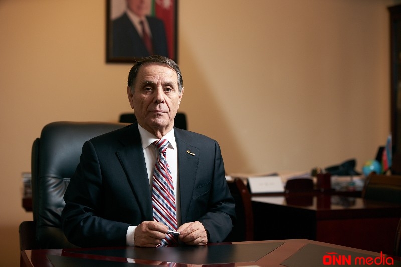 Baş nazir müdiri işdən çıxardı
