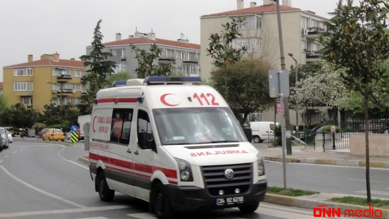 Türkiyədə avtobusu daşa basdılar - Azərbaycanlı xəstəxanalıq oldu