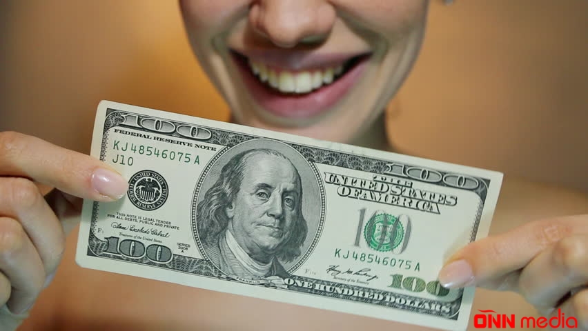Dollar almaq istəyənlərin NƏZƏRİNƏ