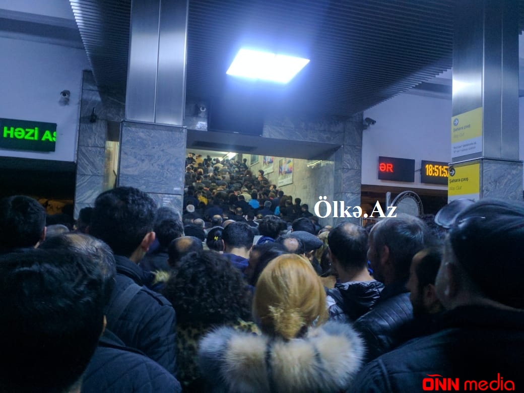 Bakı metrosunun bu stansiyasında dəhşətli sıxlıq yarandı - SƏBƏBİ İSƏ...