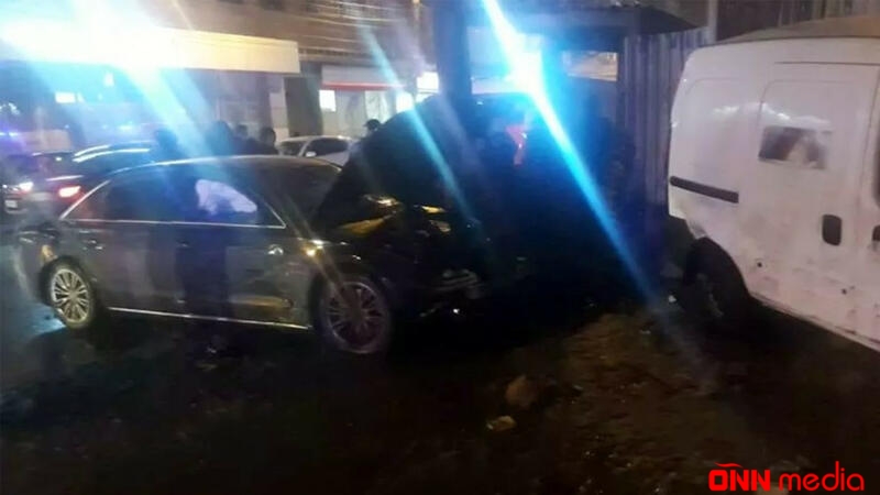 Maşını məktəblilərin üzərinə sürdü - ŞƏHƏRDƏ DƏHŞƏT YAŞANDI