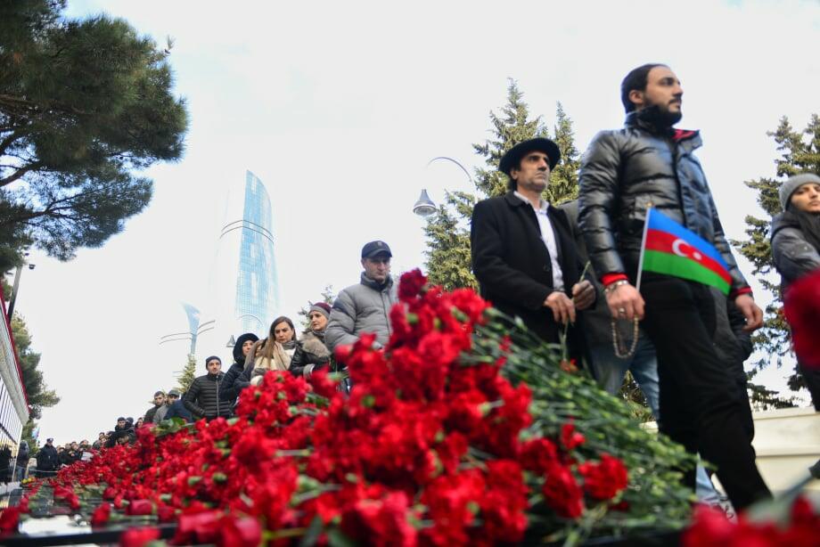 Azərbaycan xalqı Şəhidlər Xiyabanında- FOTO
