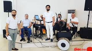 Diplomatımız erməni mahnısı oxuyan müğənniyə şillə vurdu- Skandal hadisə