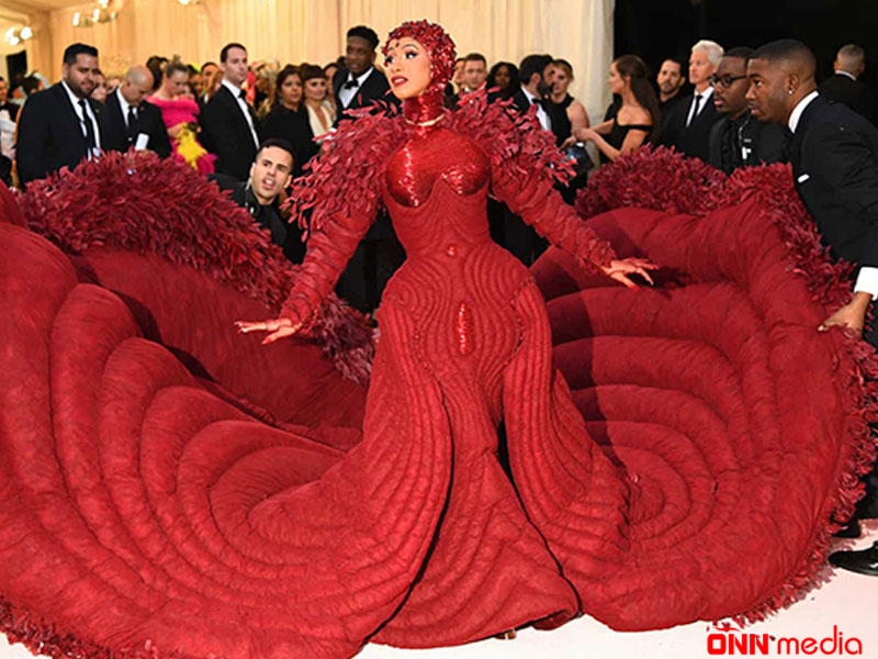 Dünyanın ən nüfuzlu moda gecəsi təxirə salınır?