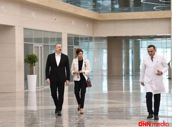 İlham Əliyev və xanımı yeni xəstəxananın açılşında