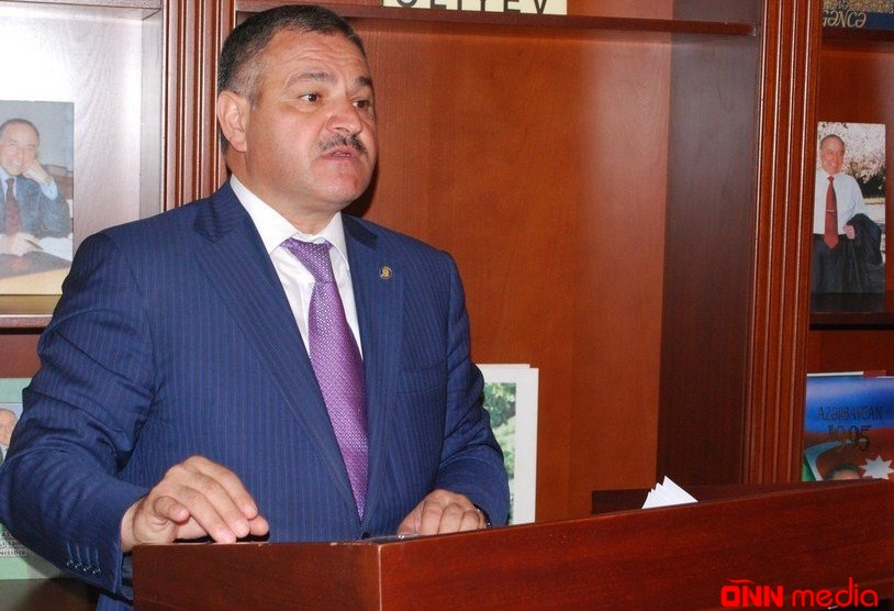 İcra başçısı idmançı ilə karantini belə pozdu- Foto