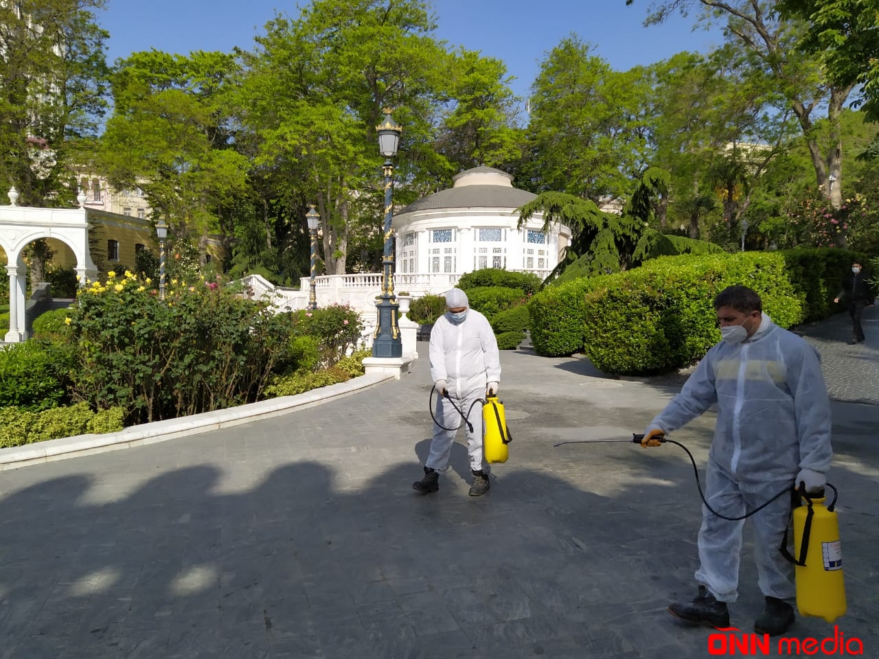 Parklarda və mərkəzi küçələrdə son hazırlıqlar həyata keçirilir- FOTO REPORTAJ