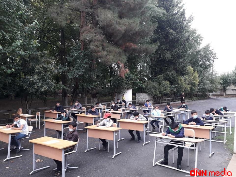 Azərbaycanda BİR İLK - Şagirdlər açıq hava altında imtahan verdi