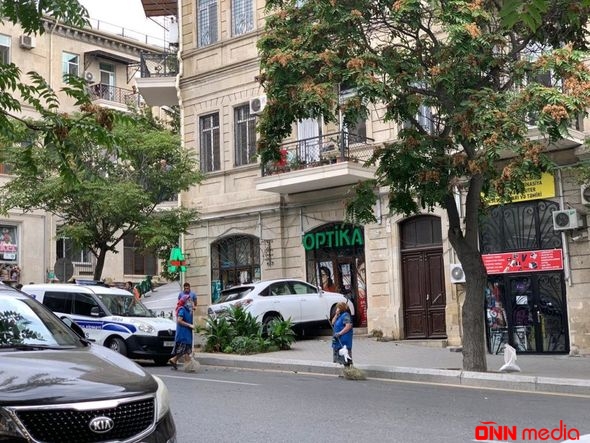 Bakıda “Lexus” aptekə çırpıldı sonra isə... - AĞIR QƏZA
