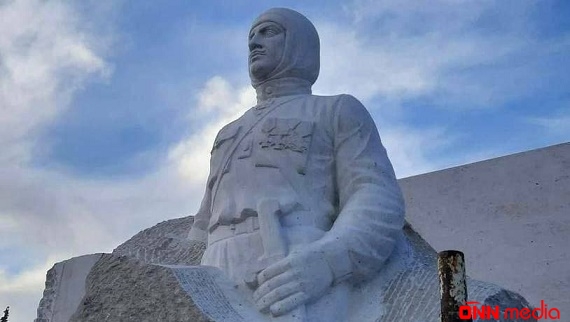 Ordumuz bu heykəli raketlə vurmalıdır – Professor