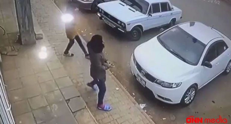 Bakıda qızdan ŞOK ADDIM: Maşını daşladı