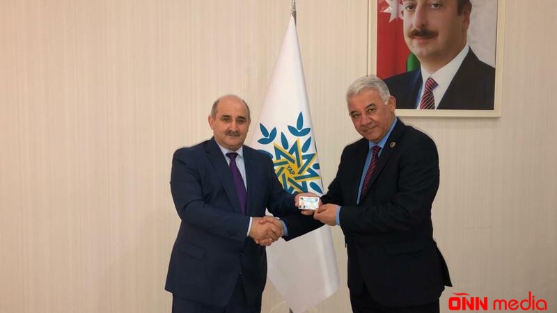 Çingiz Qənizadəyə YAP-ın vəsiqəsi verildi