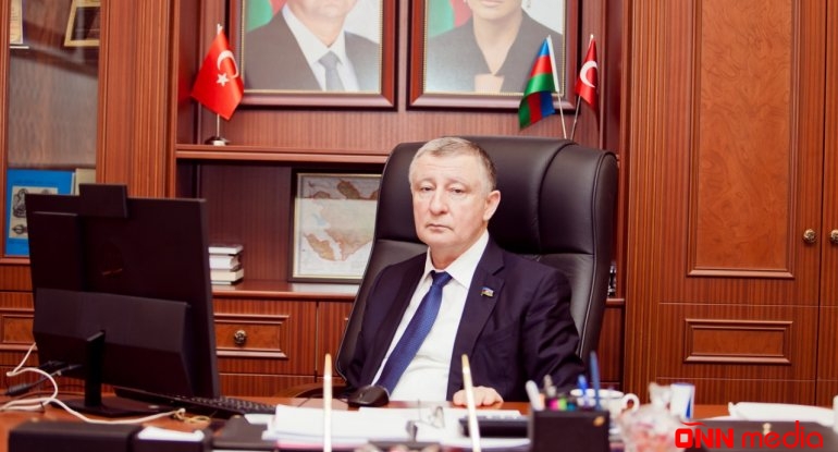 Deputat şirkətdəki payının bir hissəsini satıb