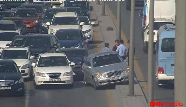 Bakıda yol qəzası: tıxac yarandı
