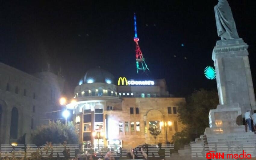 Tiflis qülləsi bayrağımızın rəngləri ilə işıqlandırıldı