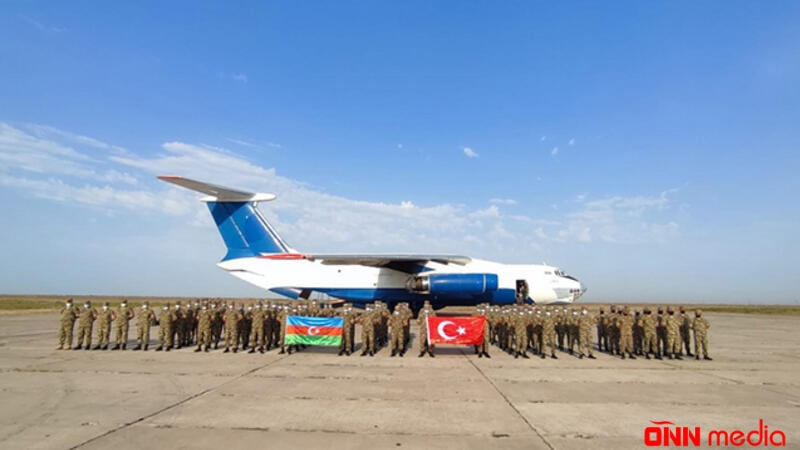 Hərbçilərimiz təlimdə iştirak etmək üçün Türkiyəyə getdi