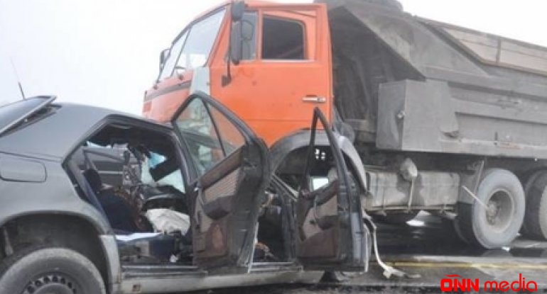 Bakıda şok hadisə: Dostları ilə halallaşıb maşını "KamAZ"ın altına sürdü