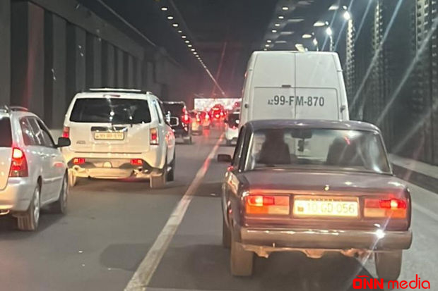 Bakıda bu yolda güclü tıxac var