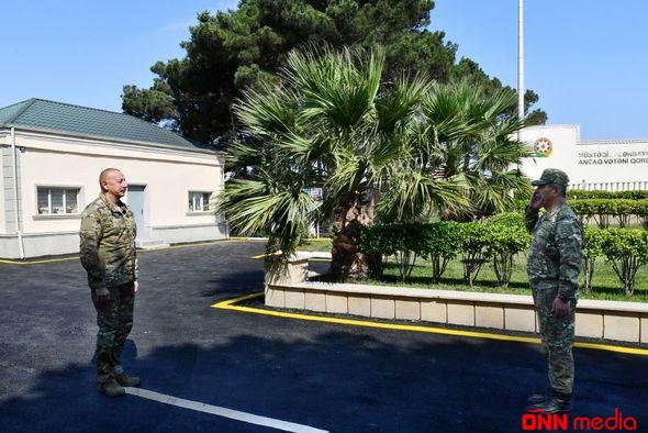 İlham Əliyev komando hərbi hissələrinin birində yaradılan şəraitlə tanış olub