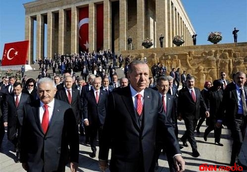 Ərdoğan Atatürkün dəfn olunduğu məqbərəni ziyarət etdi