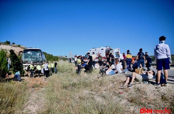 Türkiyədə avtobus qəzası: Onlarla yaralı var