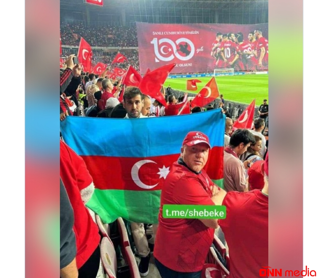 Türkiyə- Ermənistan oyununda Azərbaycan bayrağı açıldı