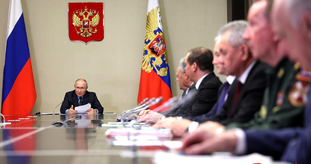 Putinin qapalı müşavirəsində nələr müzakirə olunub?