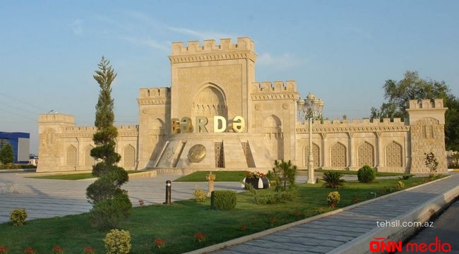 Bərdədə yas mərasimində döşəmə çökdü: yaralılar var