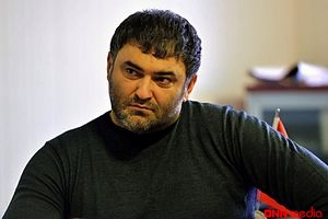 "İçəridən döyülən qapılar"- Rza Rzayev yazır