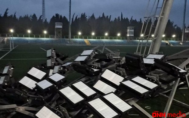 Stadionda işıq dirəyi aşdı- SONRA İSƏ...