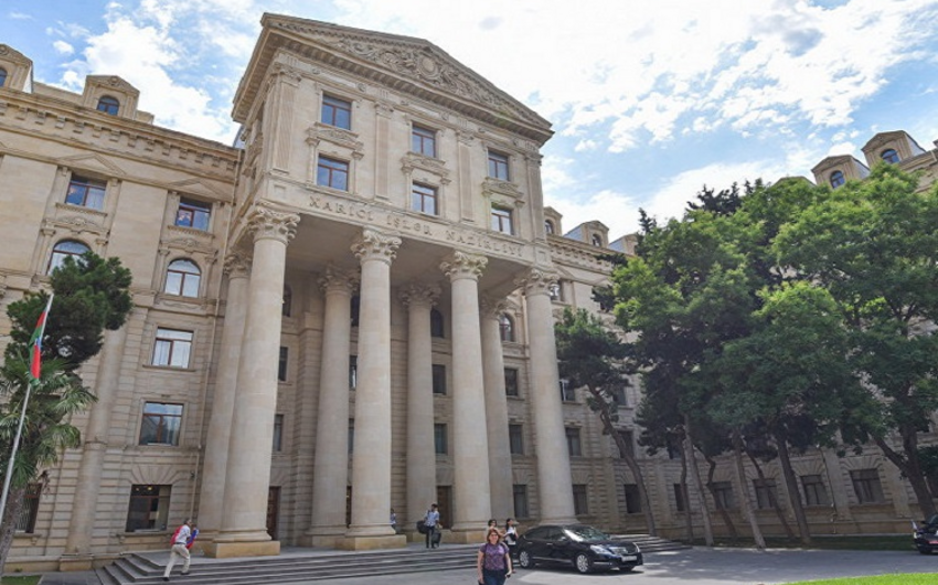 XİN Qazaxıstan və Bəhreyni təbrik etdi