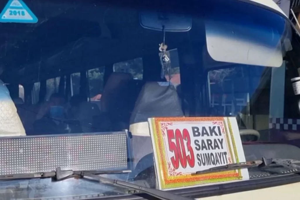 "503" saylı avtobusun sürücüləri sərnişinlərdən artıq gediş haqqı tələb edir