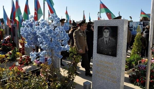 FHN nümayəndələri Şəhidlər Xiyabanında