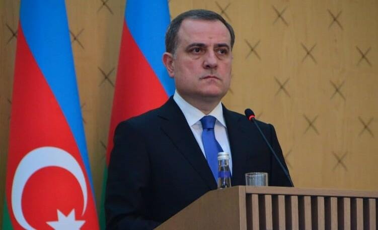 Ceyhun Bayramov gürcüstanlı həmkarına zəng etdi