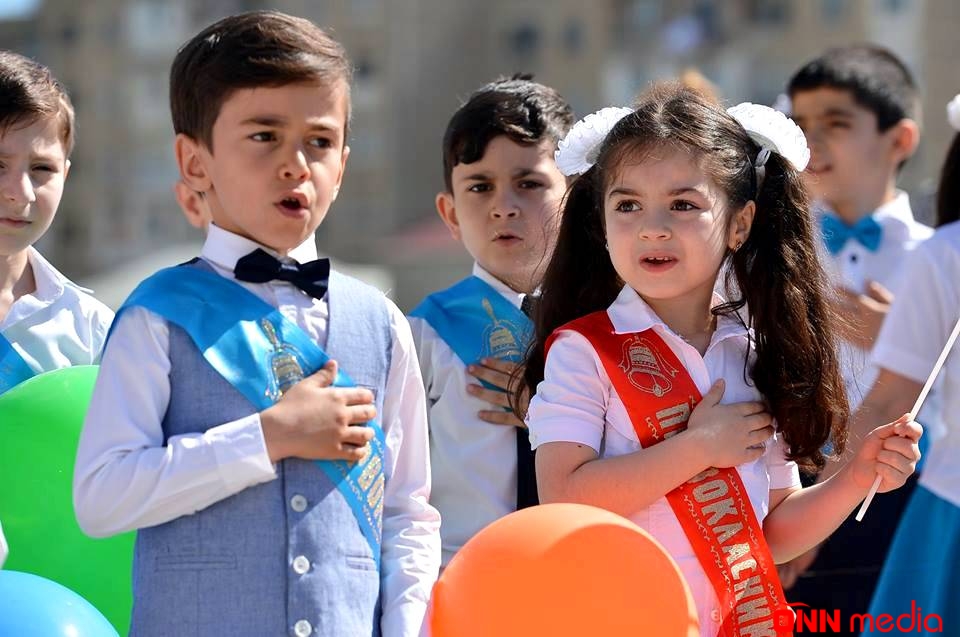 I siniflərə sənəd qəbulu başladı