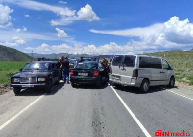Ermənistanda etirazlar: İrana gedən yol bağlandı