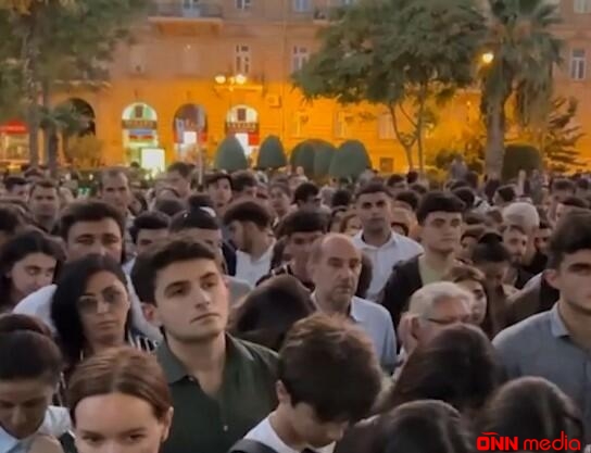 İçərişəhər metrosunun qarşısında sıxlıq yarandı