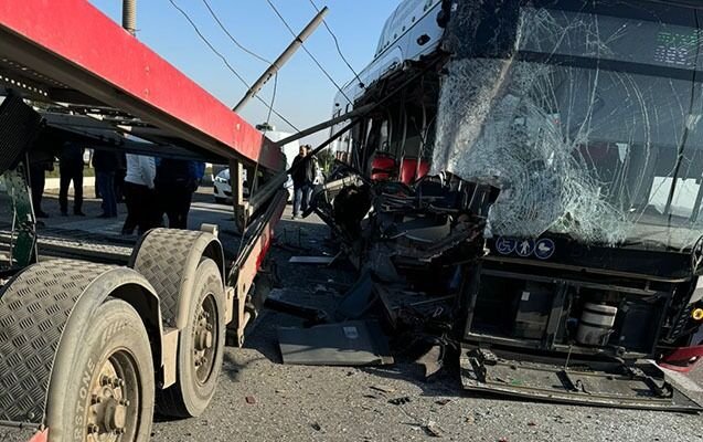 "BakuBus" Tırla toqquşdu