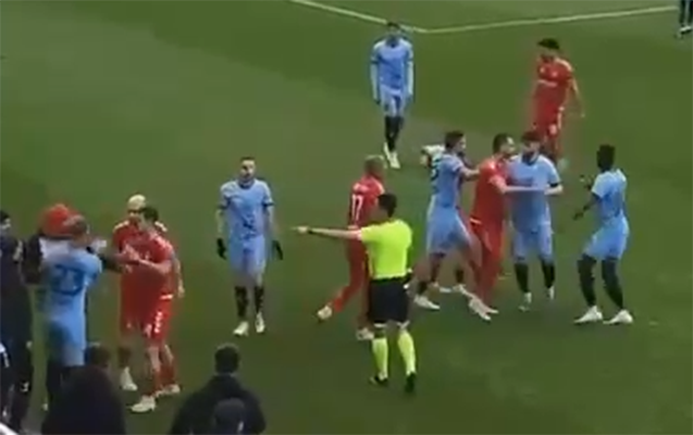 Gözlənilən oyunda kütləvi dava oldu