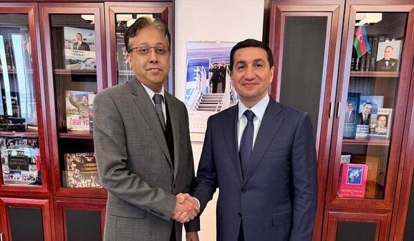 Hikmət Hacıyev Pakistan səfiri ilə görüşüb