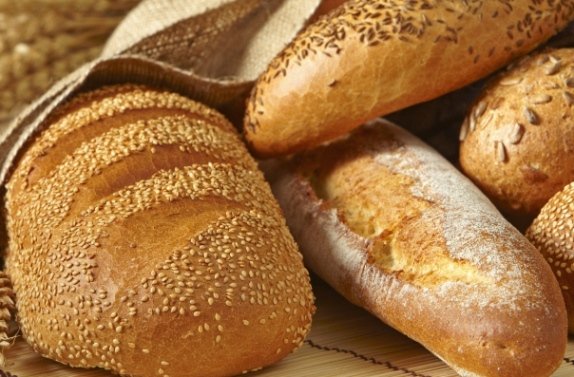 Çörəyin içindən siqaret kötüyü çıxdı, rəhbərlik cəzalandırıldı