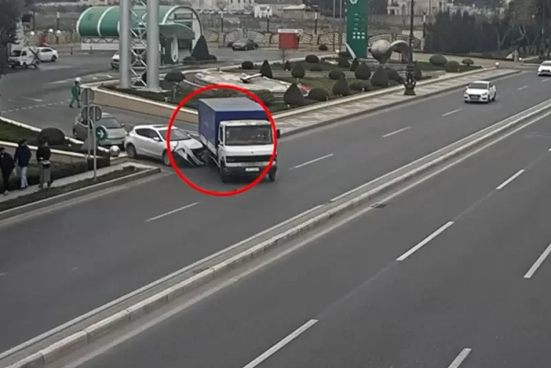 Heydər Əliyev praspektində ağır yol qəzası olub