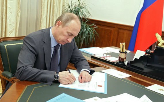 Putin Sahibə Qafarovanı təltif etdi