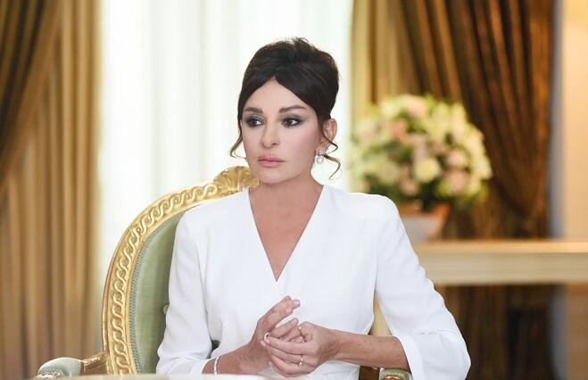 Mehriban Əliyeva Xristian icmasını təbrik edib