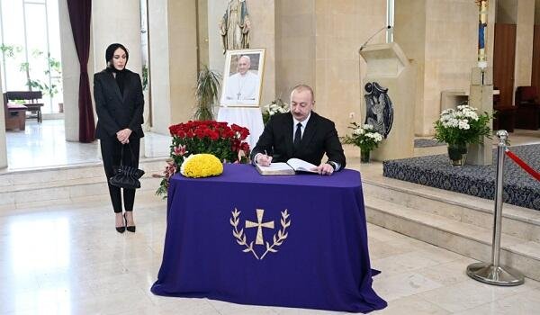 Prezident Bakıdakı Müqəddəs Məryəm Ana kilsəsində