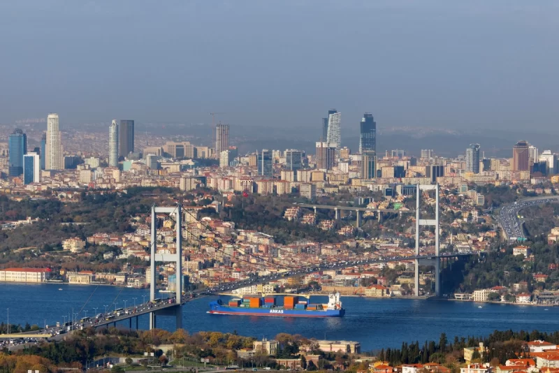 İstanbulda baş verən 6,2 ballıq zəlzələ ANI