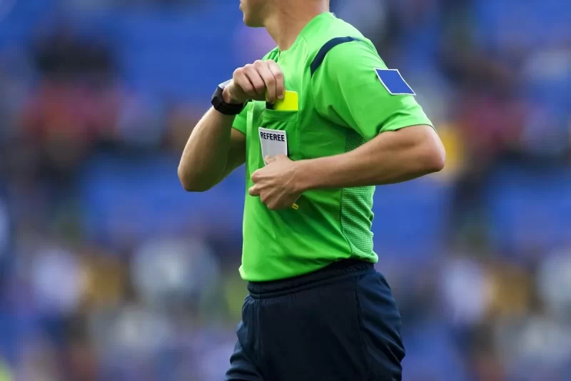 Hakim oyun vaxtı öldü