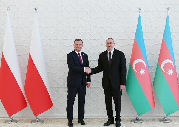 İlham Əliyev Dudanı təbrik edib
