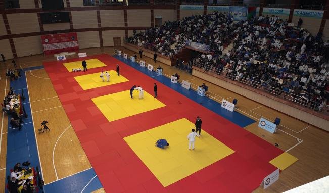 Millimiz Ermənistanla qarşılaşdı